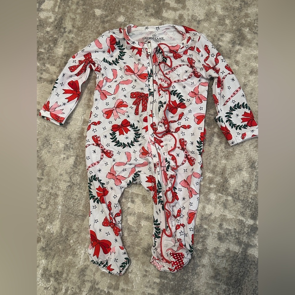 Caden Lane Christmas Bow & Wreath Footie Pajama Ruffle Butt Newborn NWOT